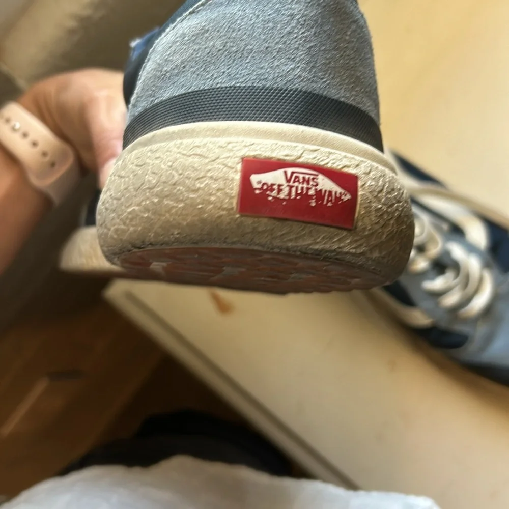 Vans Men's Navy and White Low-Top Sneakers